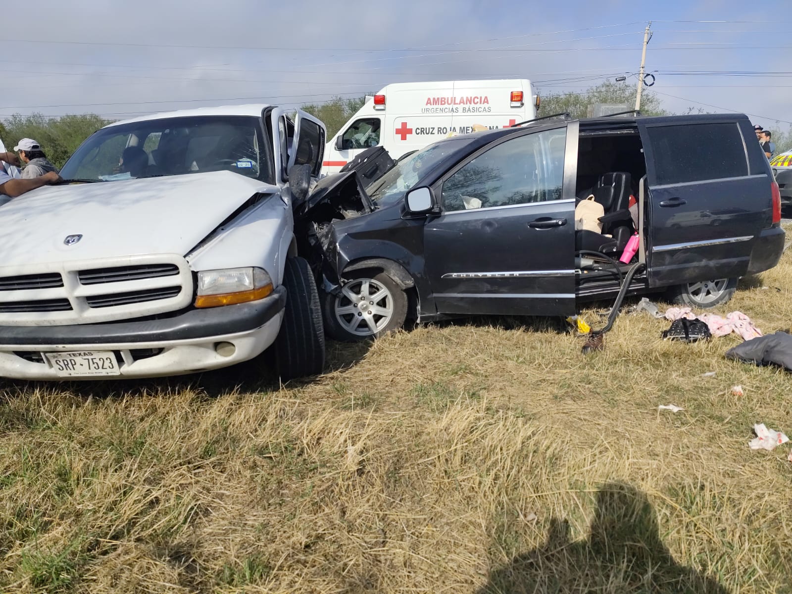 Familia de 9 pasajeros sufre choque en la carretera Victoria - Matamoros