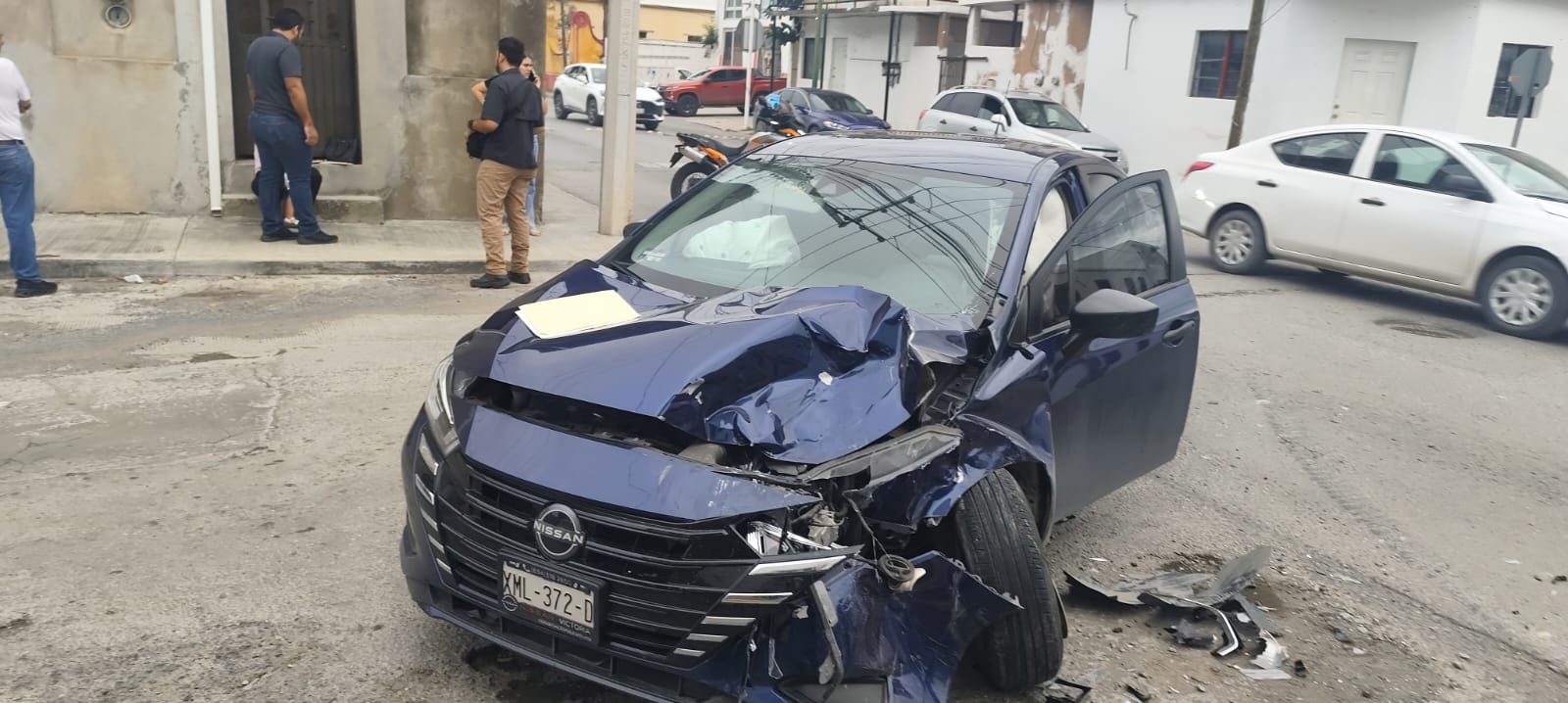 Camioneta huye tras chocar contra automóvil con madre e hija en Ciudad Victoria