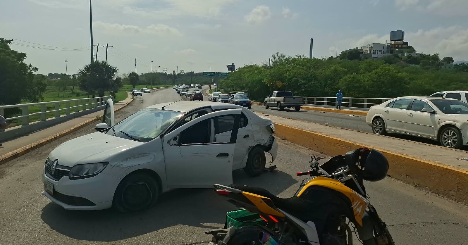 Accidente cierra bulevar Fidel Velázquez en Ciudad Victoria