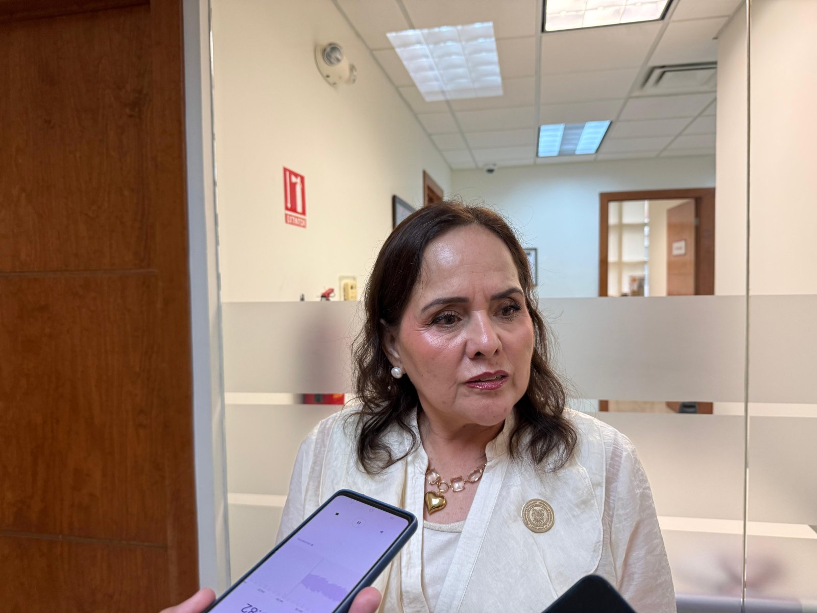 Diputada Yuriria Iturbe Vázquez durante sesión del Congreso de Tamaulipas exigiendo al SNTE no proteger presuntos agresores sexuales en escuelas