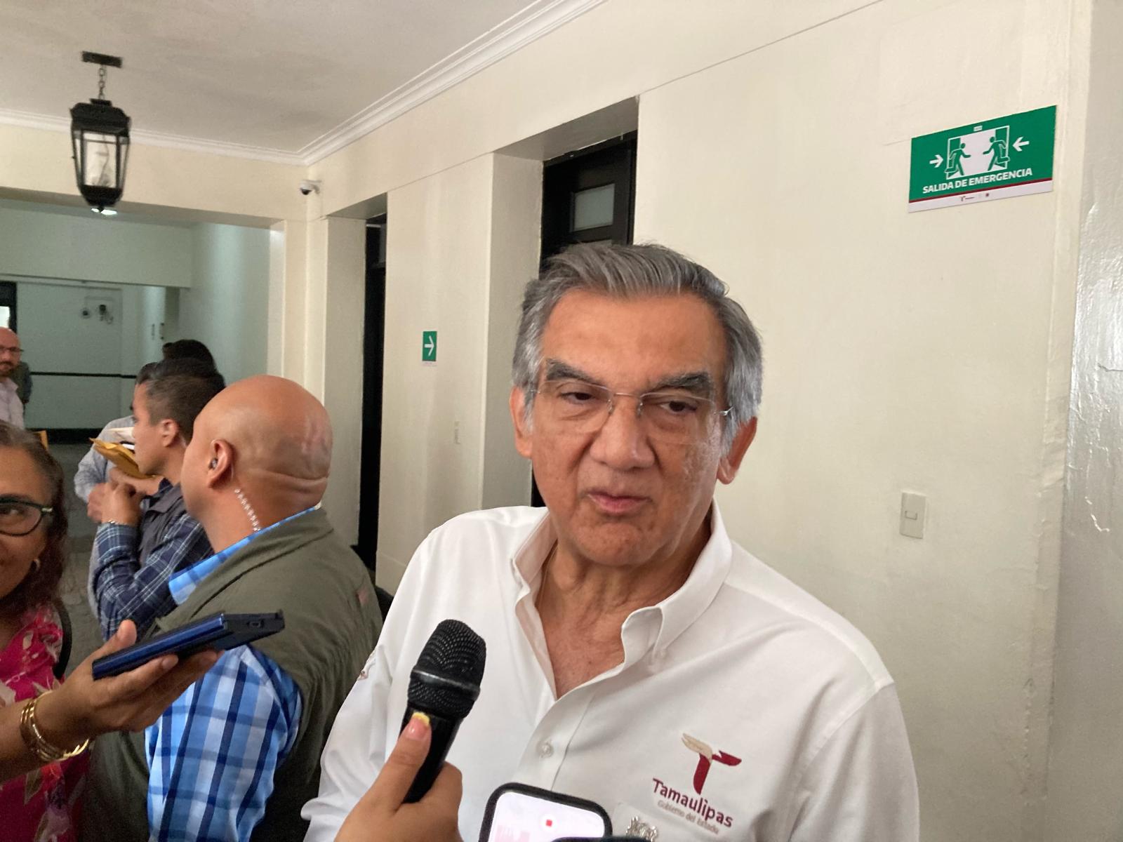 Gobernador Américo Villarreal Anaya a su arribo a Palacio de Gobierno en Ciudad Victoria, Tamaulipas, donde pidió a colaboradores definirse ante el proceso electoral 2027.