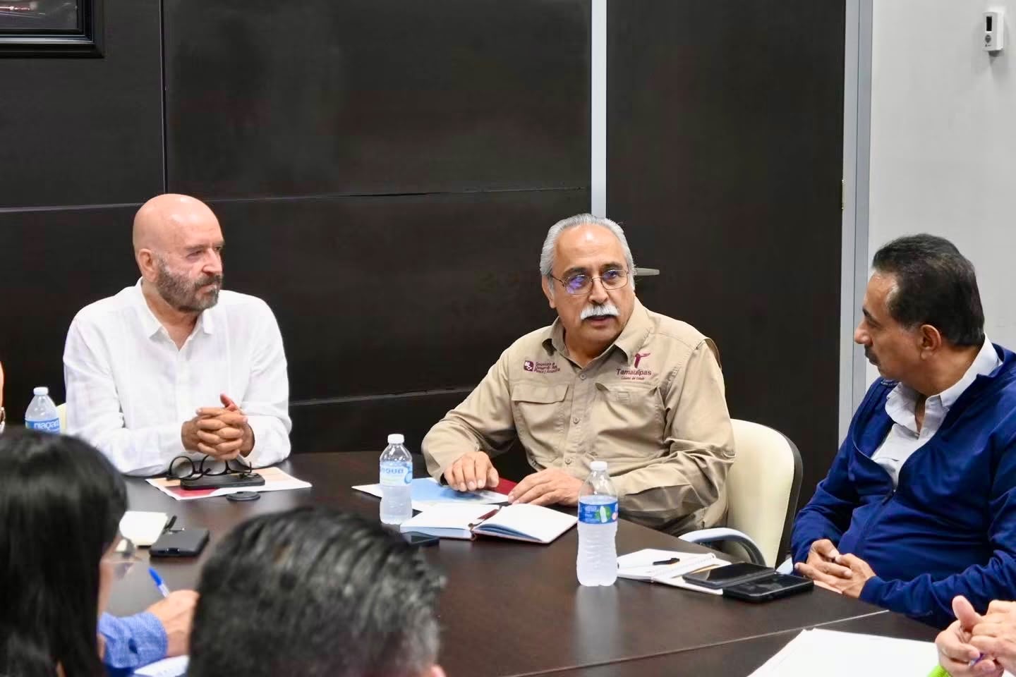 Productor de maíz en campo de Tamaulipas, tema de apoyo en especie del gobierno estatal