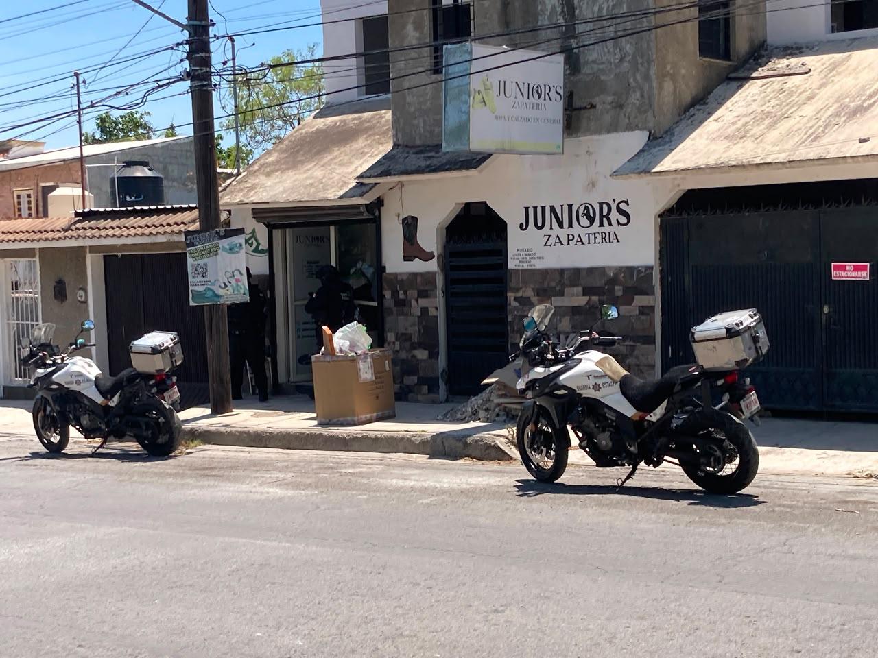Asalto a zapatería en avenida Las Américas: roban dinero y celulares a empleados
