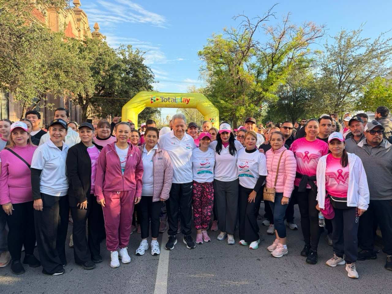 Olga Sosa participa en carrera para concientizar sobre cáncer de mama y cervicouterino