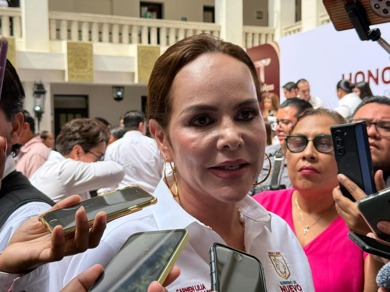 Carmen Lilia Canturosas Villarreal, alcaldesa de Nuevo Laredo, durante declaraciones sobre el proceso electoral 2027 en Ciudad Victoria, Tamaulipas.