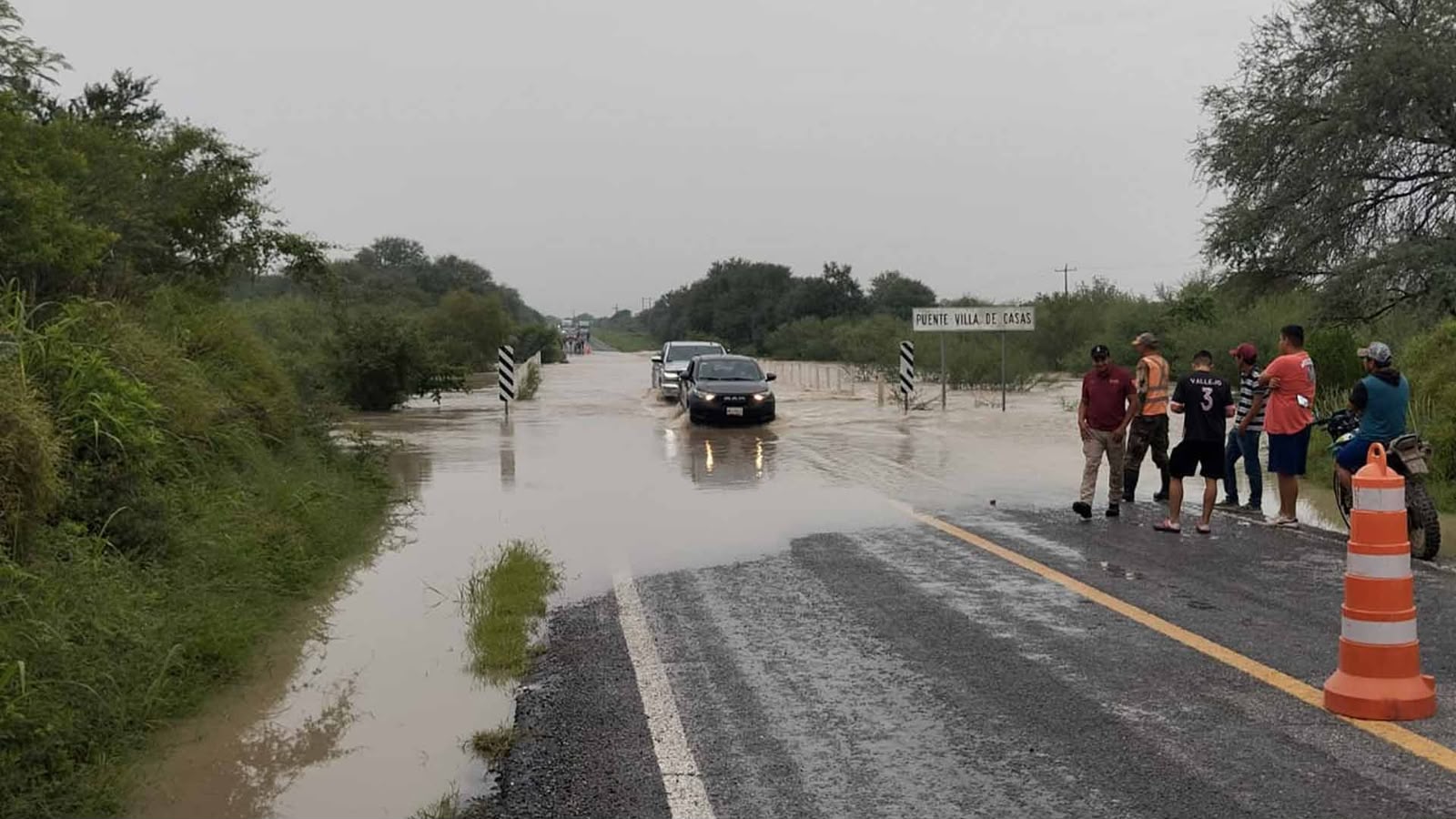Carreteras de Tamaulipas permanecen transitables pese a deslaves y vados rebasados