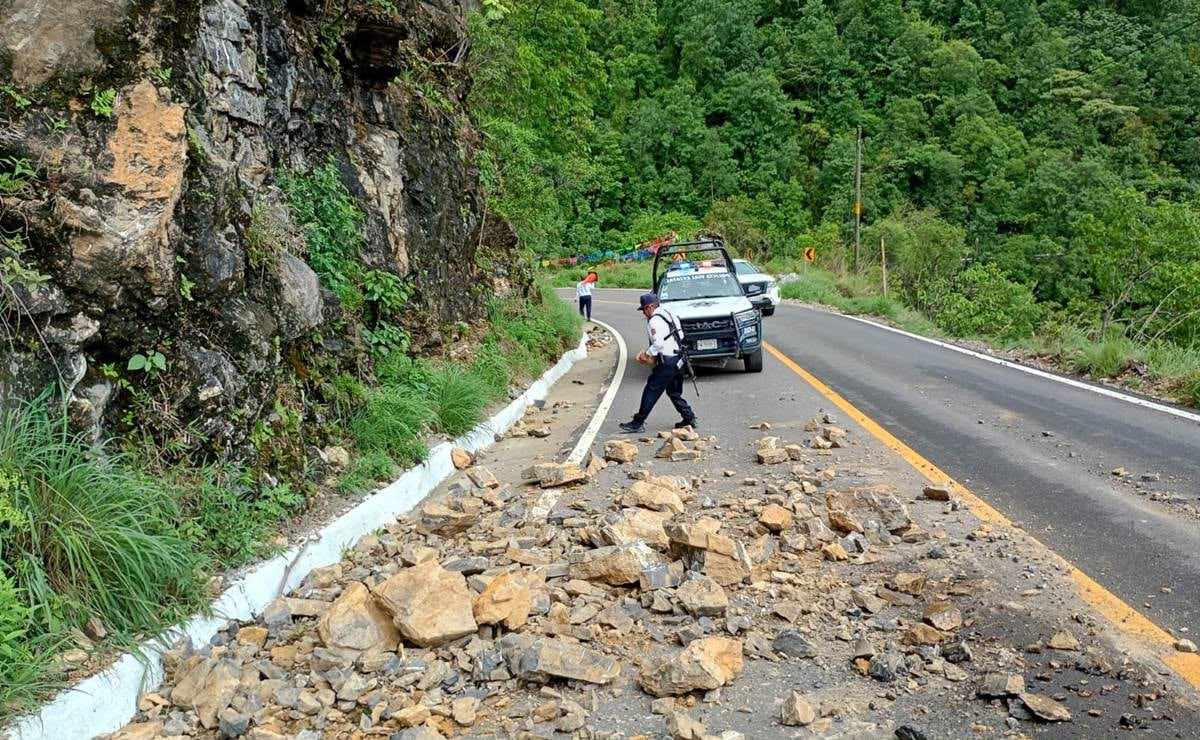 Carreteras de Tamaulipas permanecen transitables pese a deslaves y vados rebasados