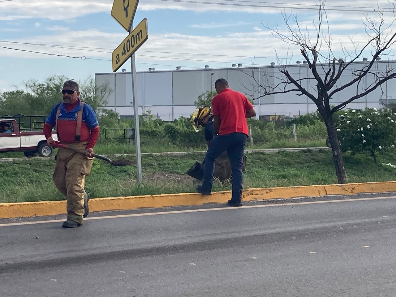 Chevrolet Aveo impacta a camioneta Mazda en libramiento Naciones Unidas