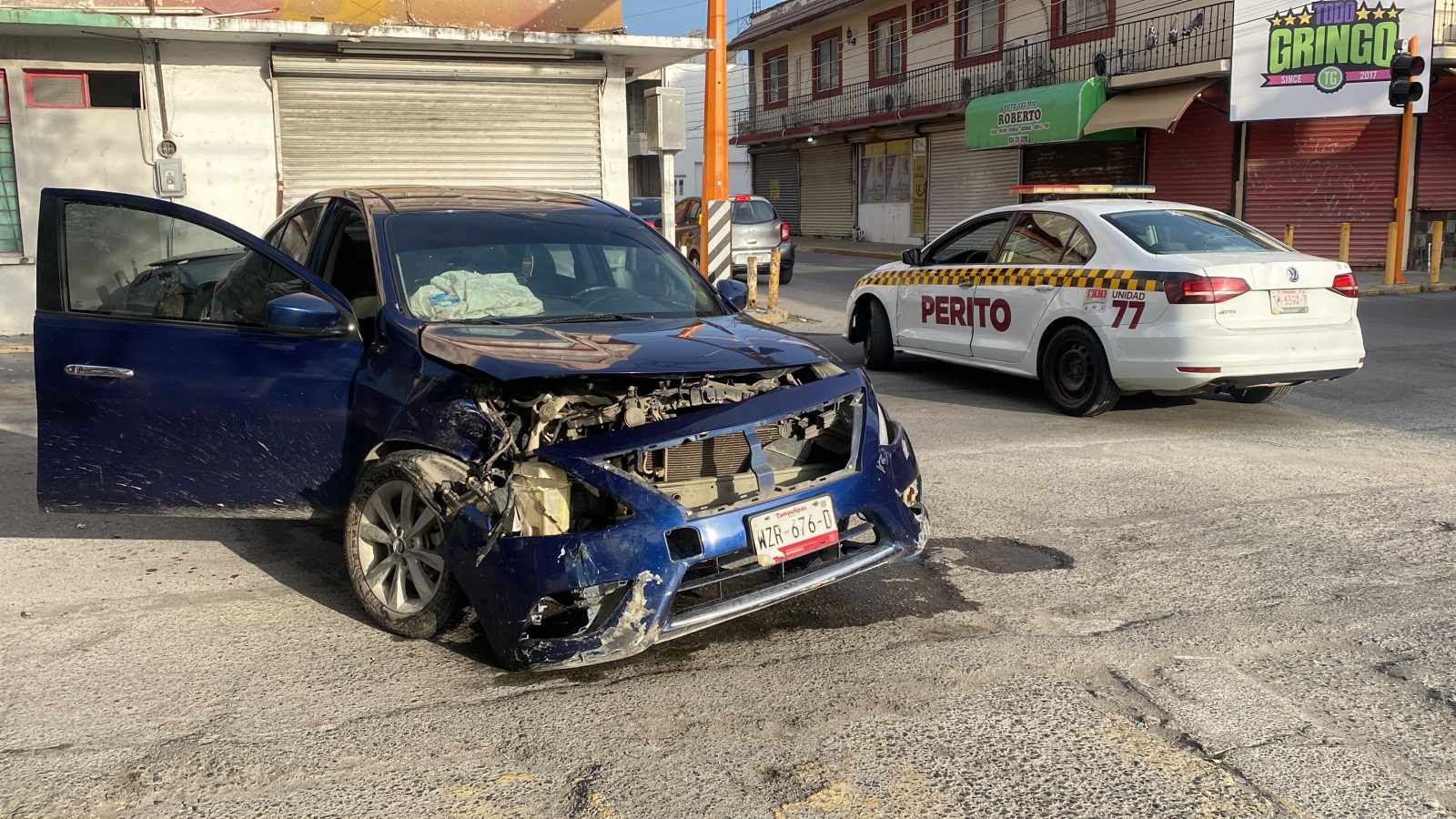 Choque en Ciudad Victoria entre Nissan Versa y Chevrolet Malibú en el crucero de calle Matamoros y calle Nueve