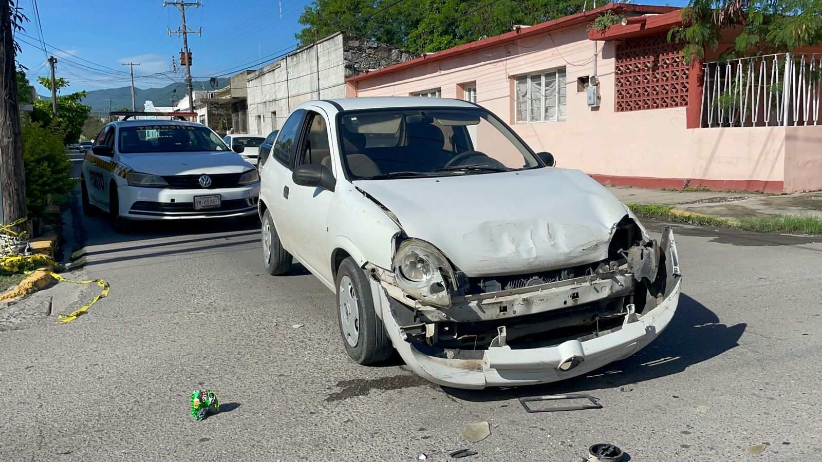 Choque en Ciudad Victoria entre camioneta Nissan Frontier y Chevrolet Chevy por omisión de señal de alto en calle Guerrero y calle 18