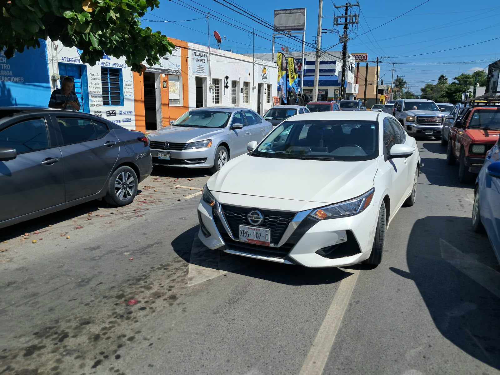 Colisión entre automóvil y motocicleta deja leves daños en Ciudad Victoria