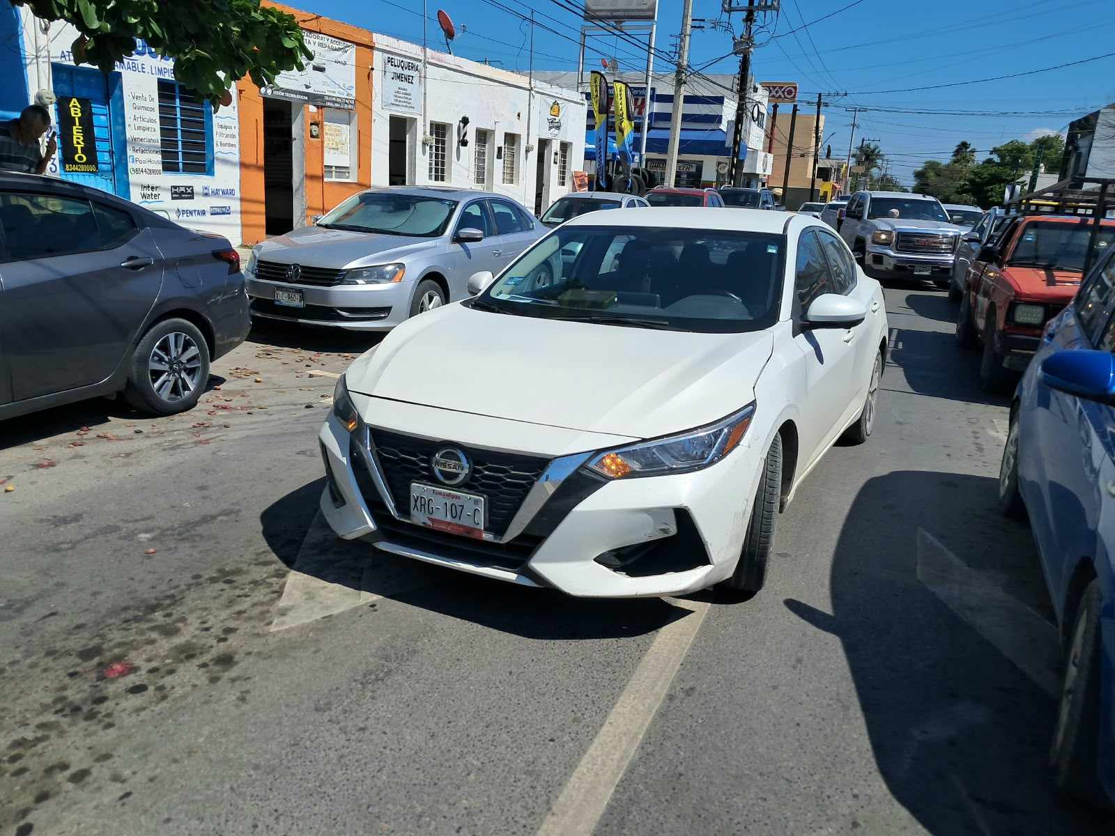 Colisión entre automóvil y motocicleta deja leves daños en Ciudad Victoria