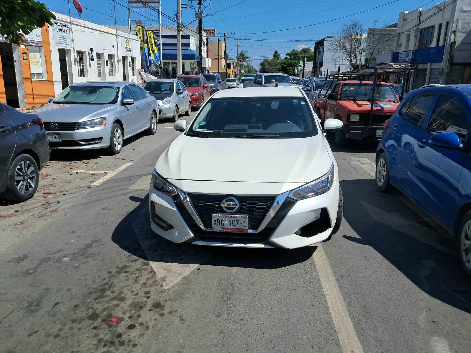 Colisión entre automóvil y motocicleta deja leves daños en Ciudad Victoria