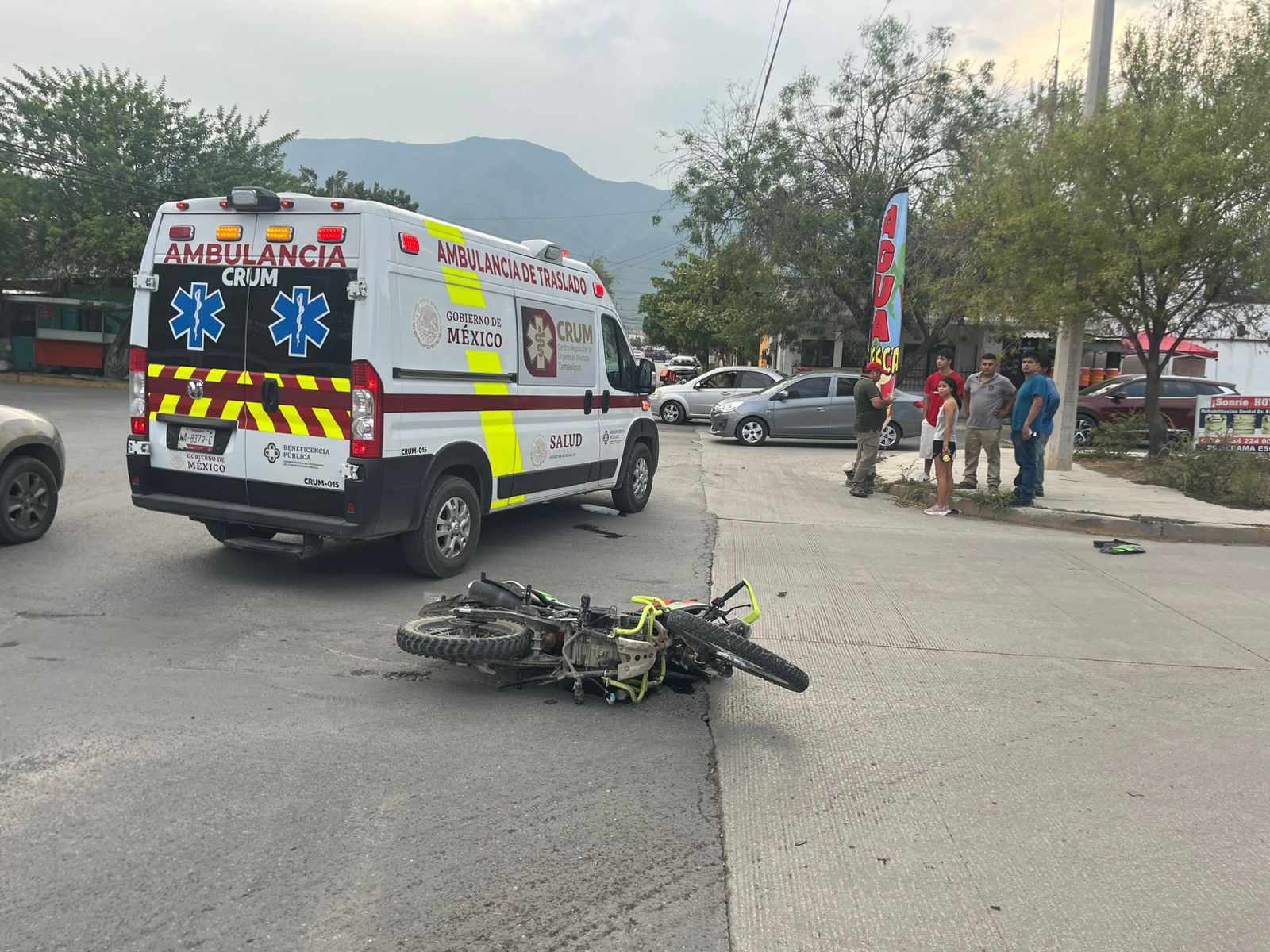 Choque de moto y auto en Ciudad Victoria deja dos lesionados