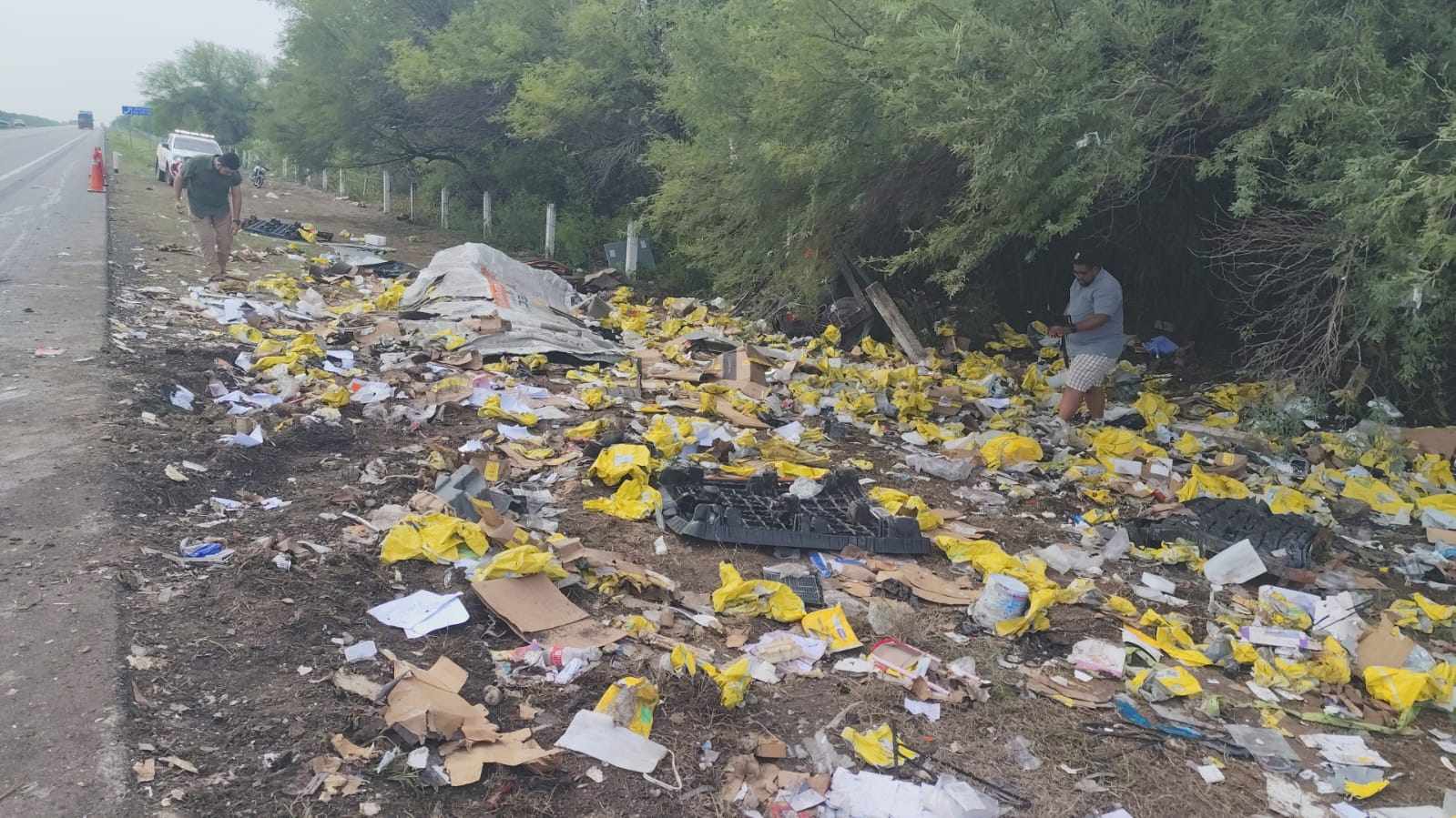 Tres tráileres chocan en carretera Zaragoza-Monterrey; una mujer muere en el accidente