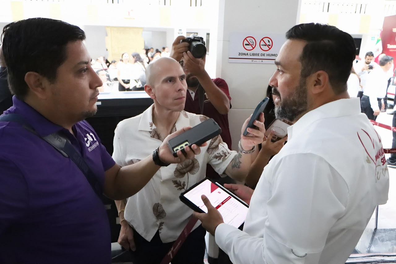 Secretario de Turismo de Tamaulipas supervisando el control de razers en playas durante verano 2026