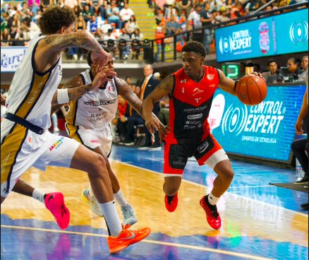 Partido de CorreBasket contra Astros de Jalisco en la LNBP 2026 en la Arena Astros