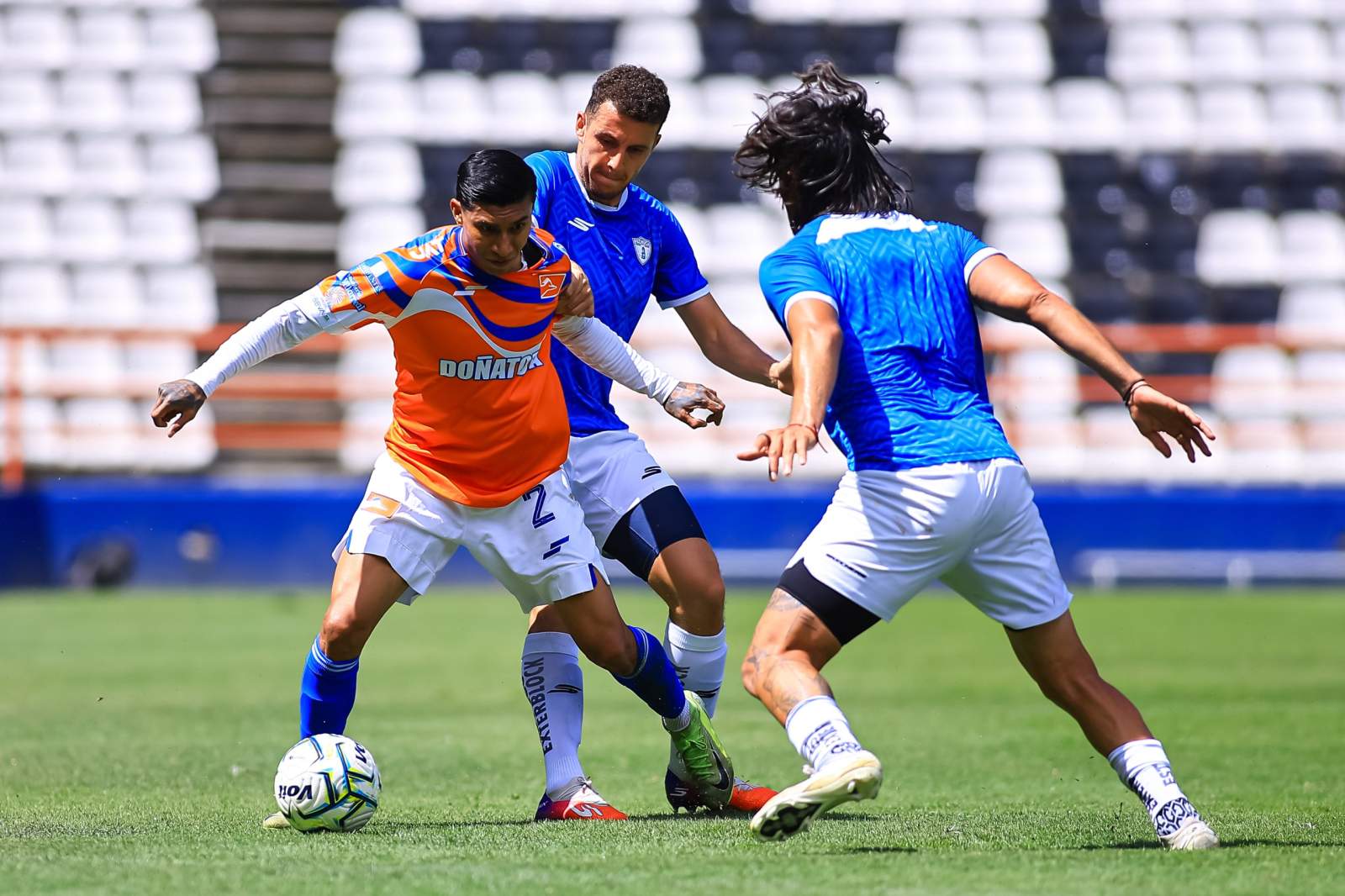 Jugadores de Correcaminos de la UAT en partido de pretemporada contra Tuzos del Pachuca, Apertura 2026