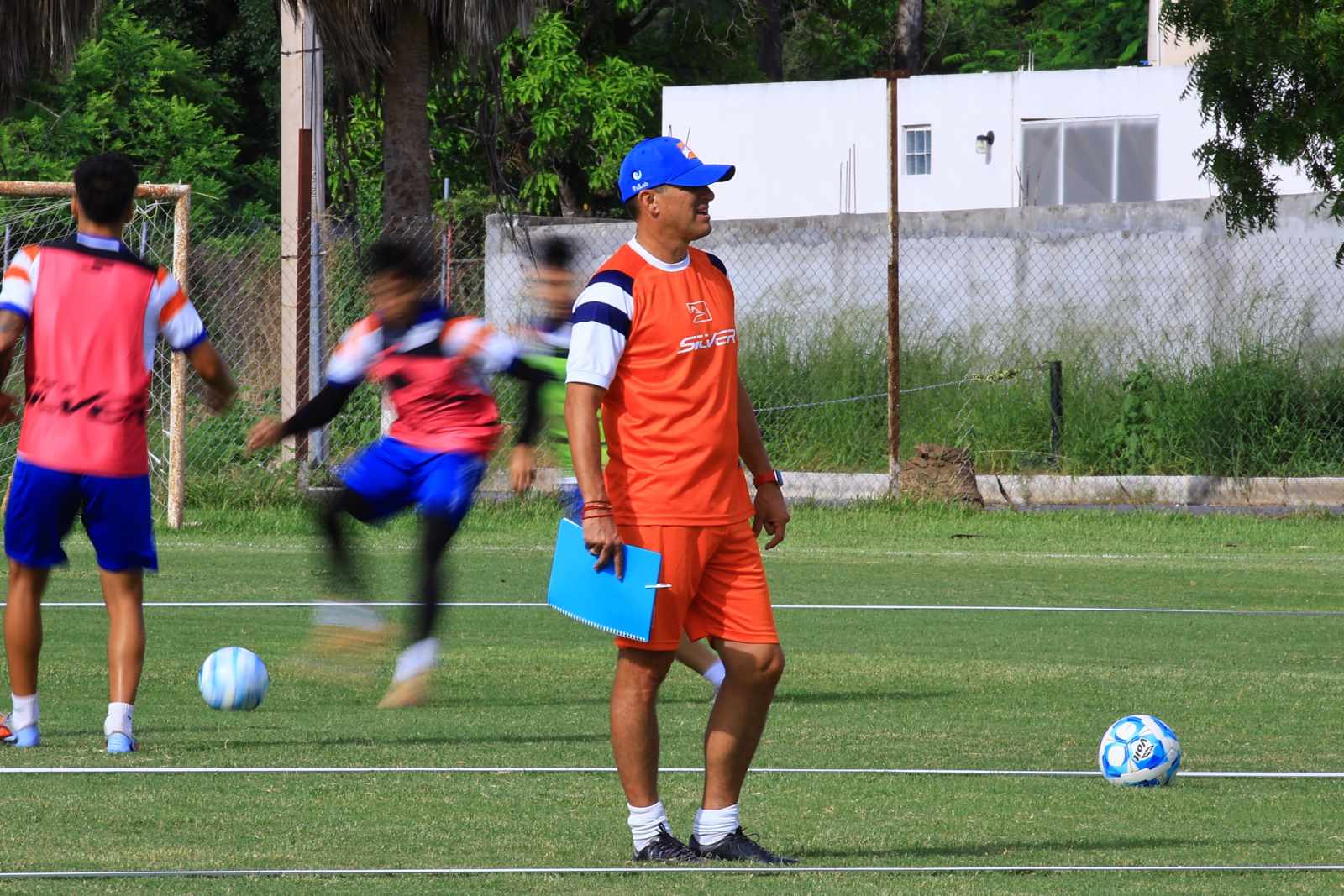 Jugadores de Correcaminos UAT en sesión de pretemporada antes de viajar a Aguascalientes