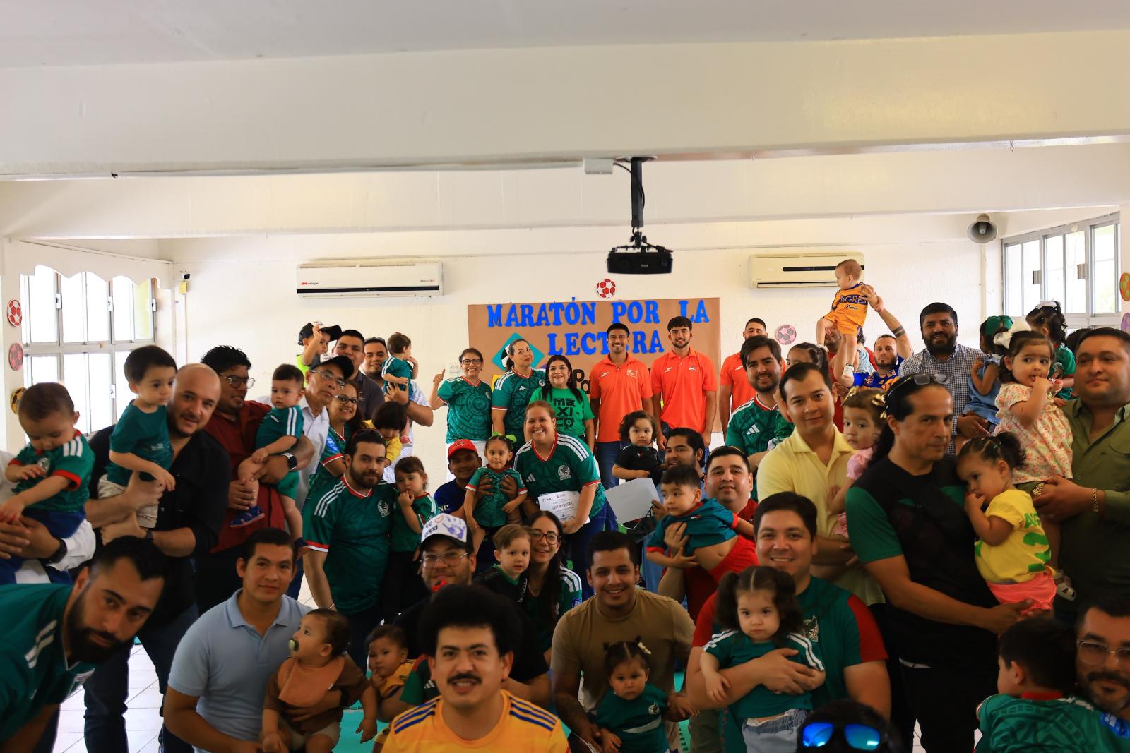 Jugadores de Correcaminos UAT conviven con niños y padres en el Día del Padre en el CAI Guadalupe Elizondo de Ciudad Victoria, Tamaulipas