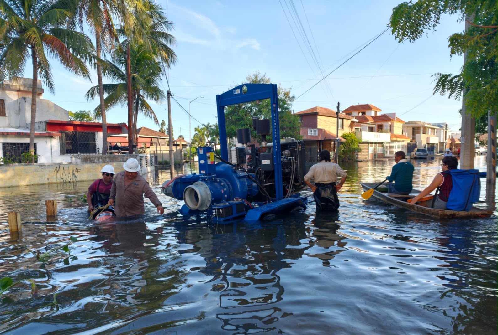 Gobierno de Tamaulipas despliega bombas para desalojar agua pluvial en Ciudad Madero