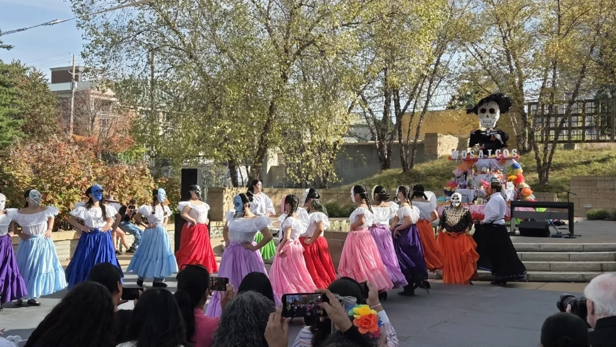 Docente tamaulipeco comparte el Xantolo con estudiantes en Estados Unidos