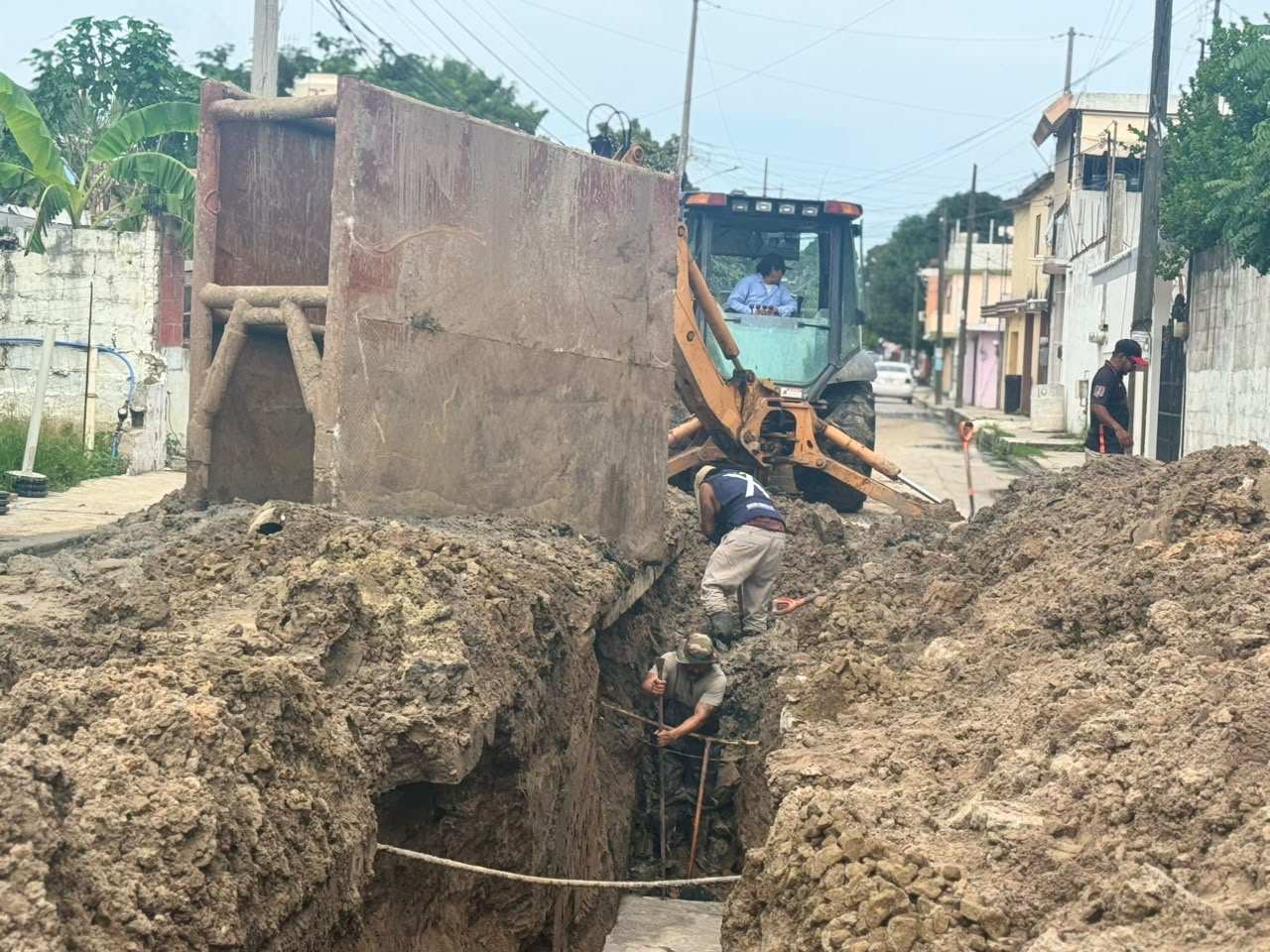 COMAPA SUR sustituye línea de drenaje en la colonia México de Tampico