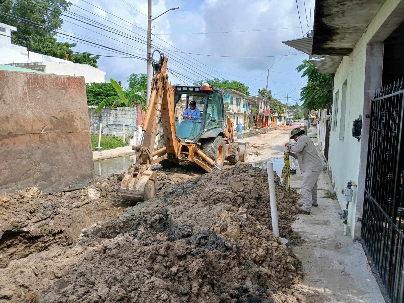 COMAPA SUR sustituye línea de drenaje en la colonia México de Tampico
