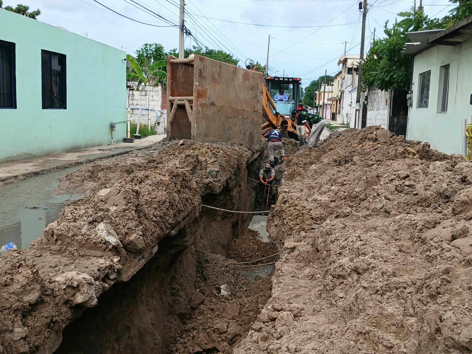 COMAPA SUR sustituye línea de drenaje en la colonia México de Tampico