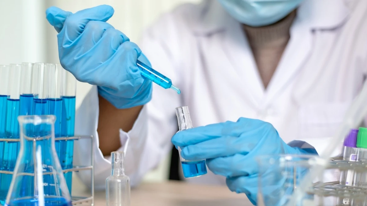Egresada de la UAT desarrolla filtro biodegradable para tratar agua contaminada