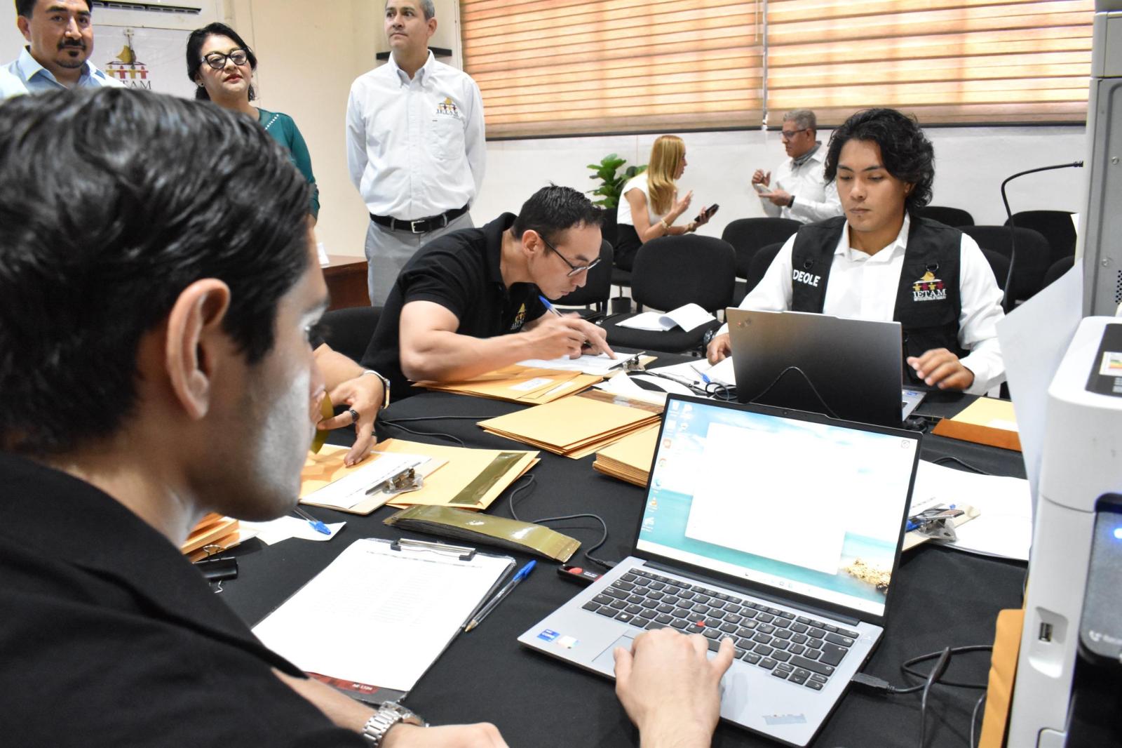Aplican examen con estrictas medidas de seguridad a aspirantes a consejeros electorales en Tamaulipas