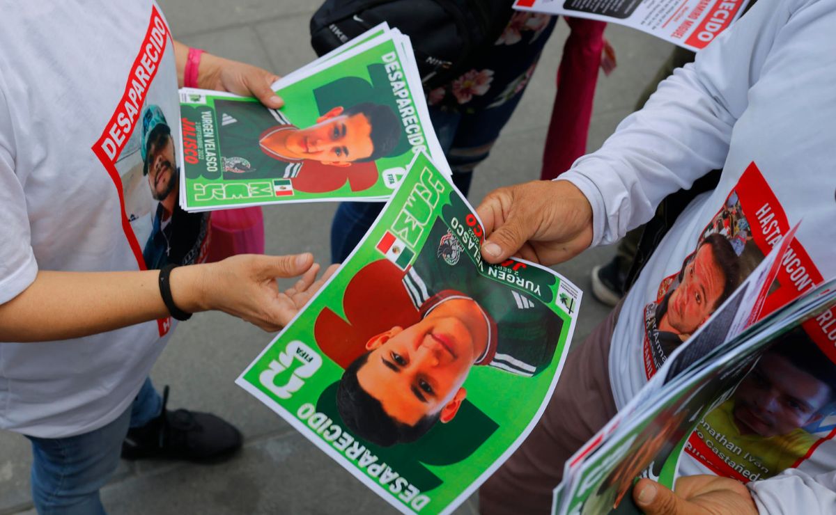 Familiares de desaparecidos crean álbum del Mundial en Jalisco