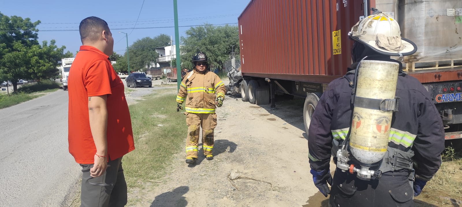 Incendio en tractocamión moviliza a bomberos en Ciudad Victoria