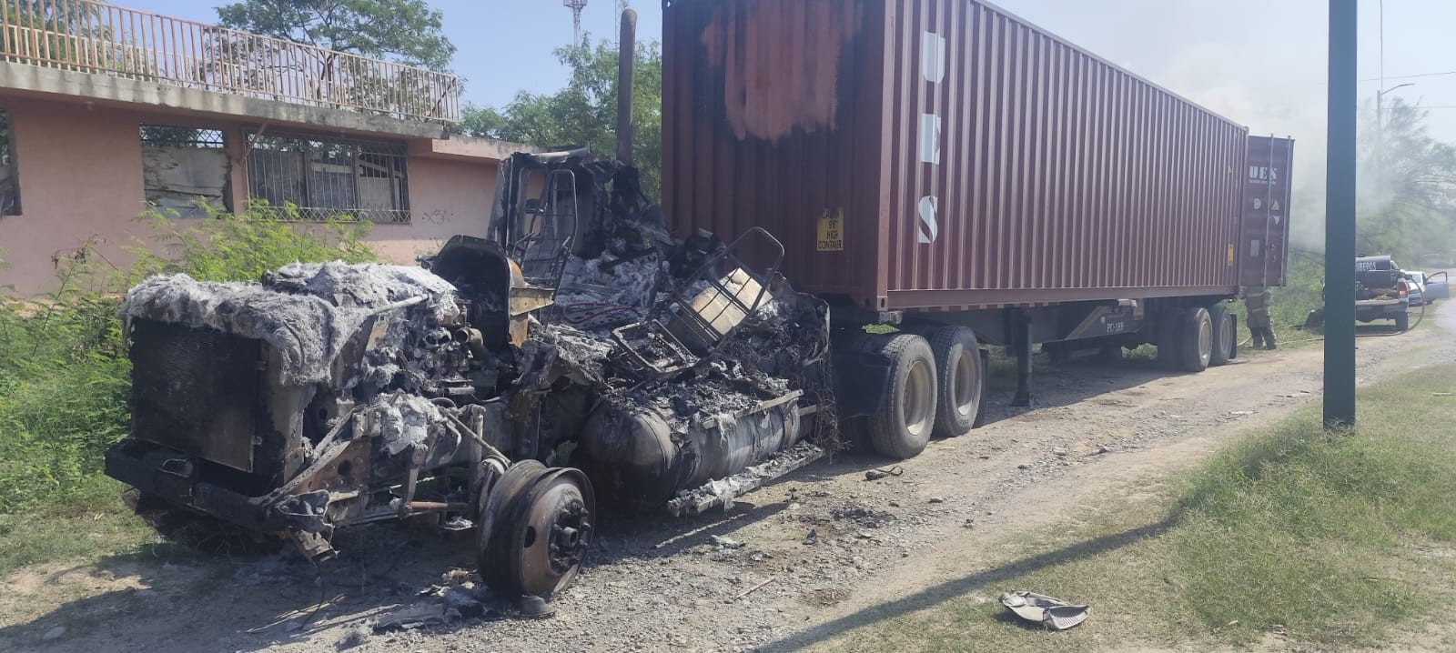 Incendio en tractocamión moviliza a bomberos en Ciudad Victoria