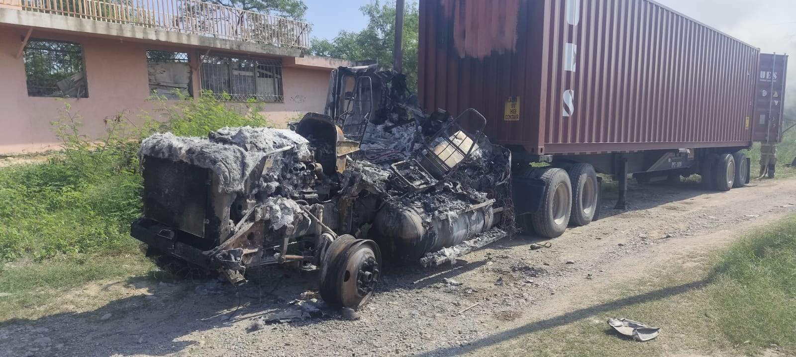 Incendio en tractocamión moviliza a bomberos en Ciudad Victoria