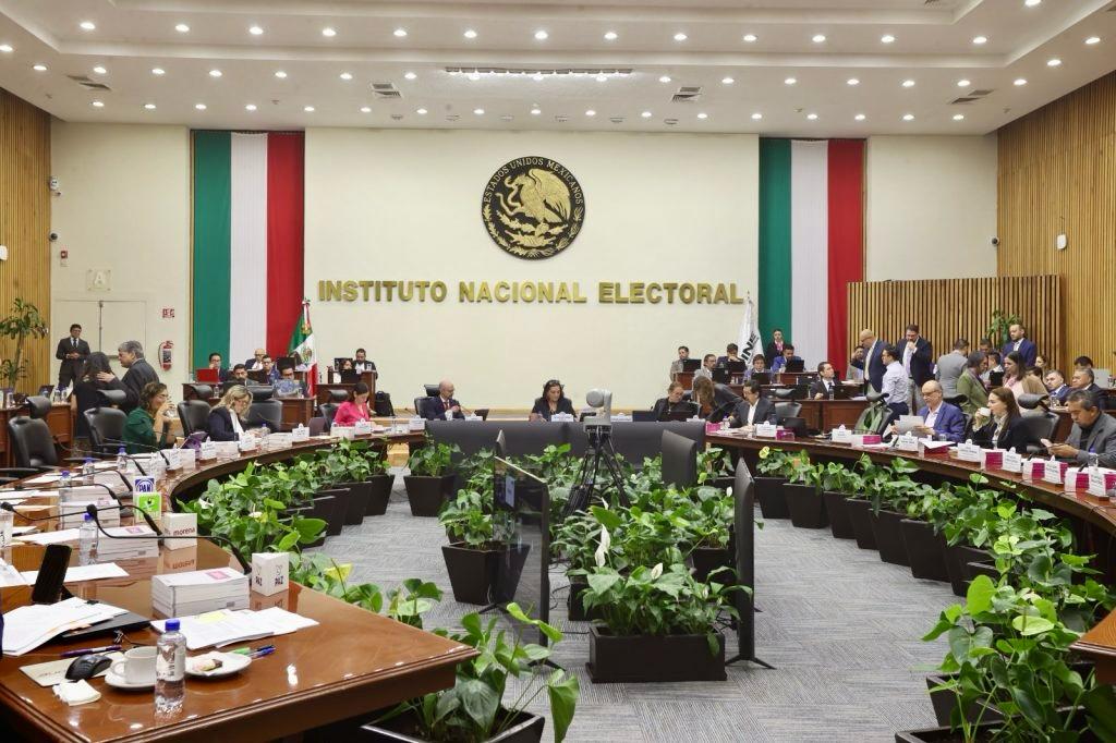 Consejera del INE Frida Denisse Gómez Puga durante anuncio sobre lineamientos de fiscalización INE partidos políticos