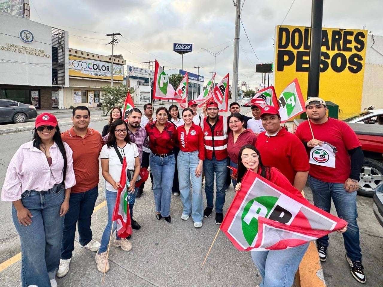 Logotipo del INE y del PRI en referencia a la reducción de militantes del partido en Tamaulipas