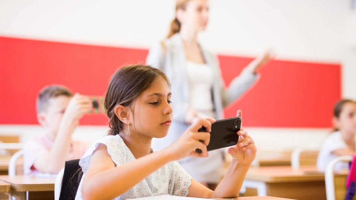 ¿Los alumnos podrán llevar el celular a la escuela en Tamaulipas? Esto dice la nueva regla