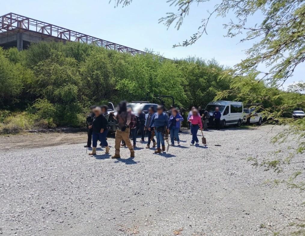 Representantes de la CODHET acompañan a madres buscadoras durante jornada de búsqueda en Ciudad Victoria, Tamaulipas