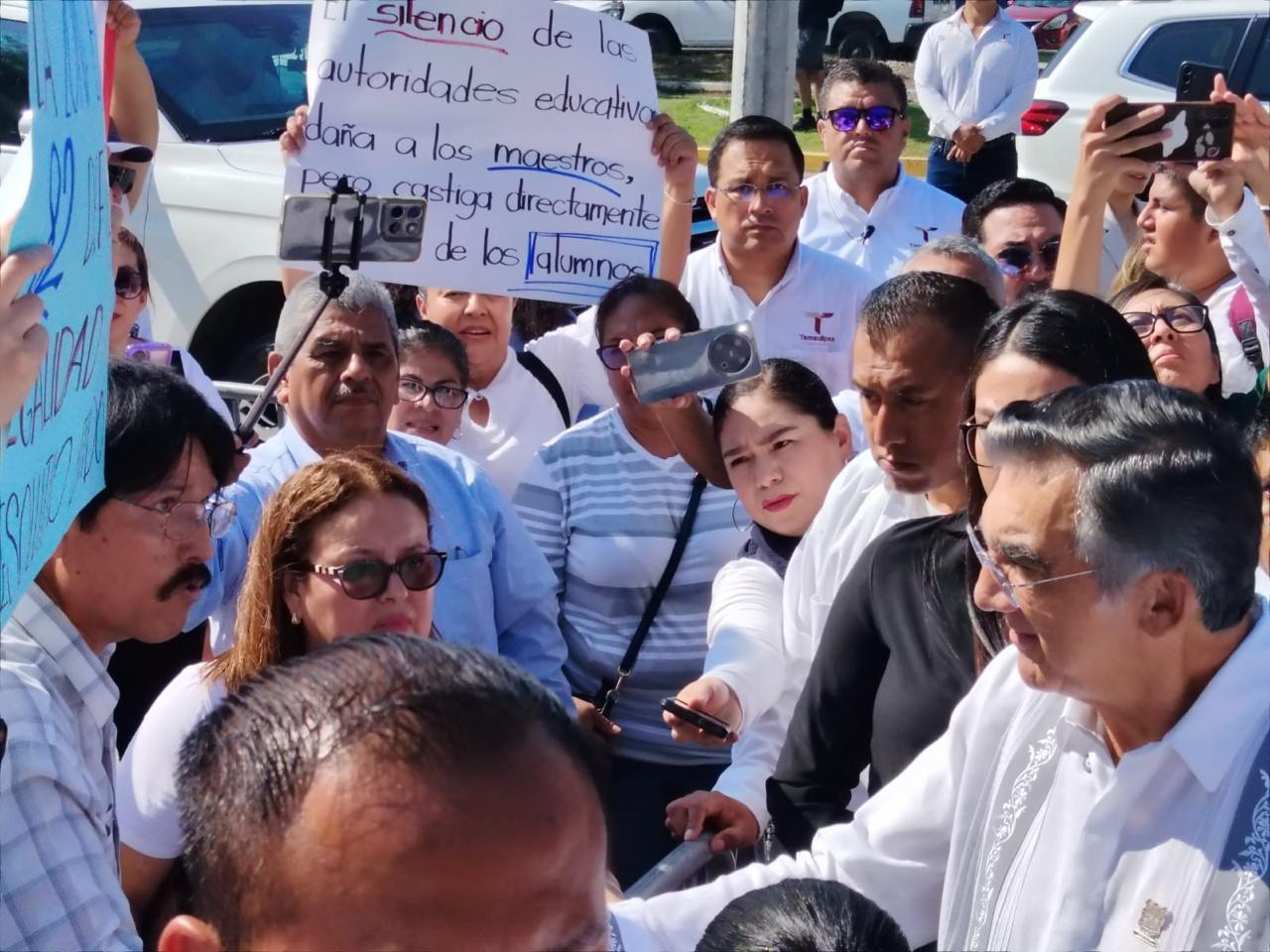 122 maestros paran labores y mil alumnos en jaque: zona 82 lleva semanas esperando justicia