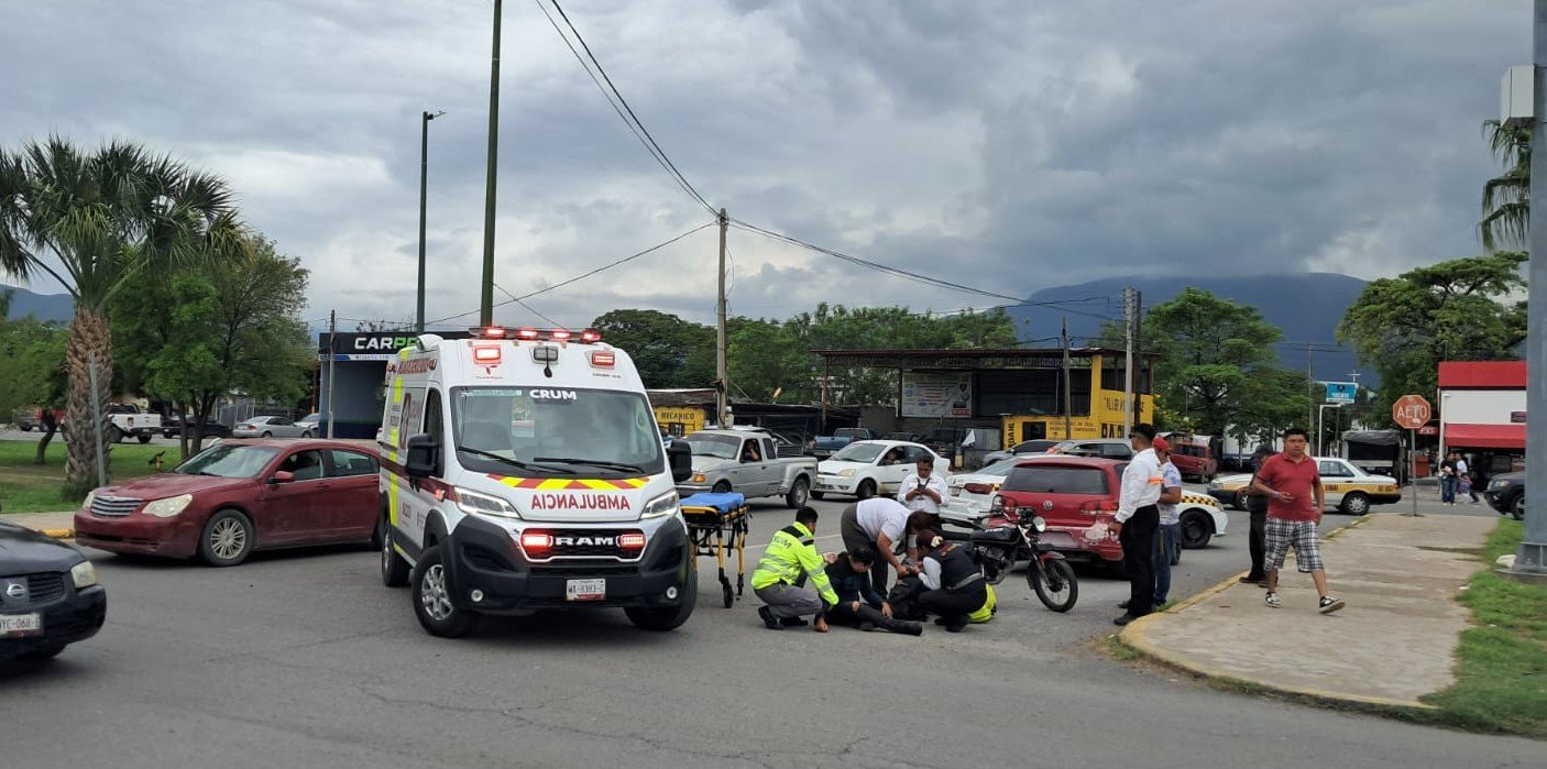 Motociclista lesionado tras choque en avenida Fidel Velázquez, Ciudad Victoria