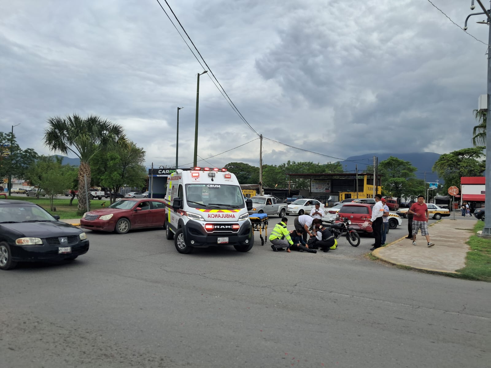 Motociclista lesionado tras choque en avenida Fidel Velázquez, Ciudad Victoria