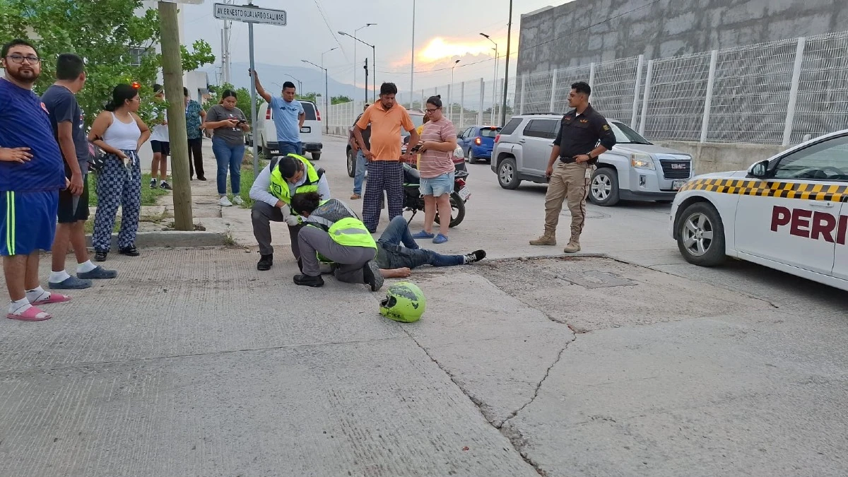 Motociclista resulta lesionado tras derrapar en Villas del Carmen