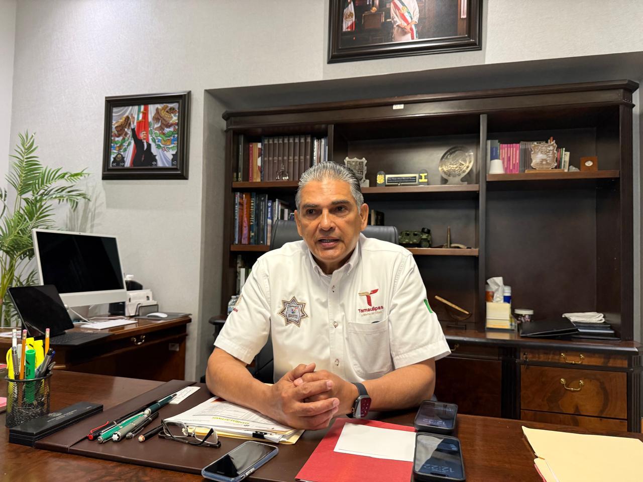 Policía de la Guardia Estatal de Tamaulipas recuperando una narcocámara clandestina instalada por el crimen organizado