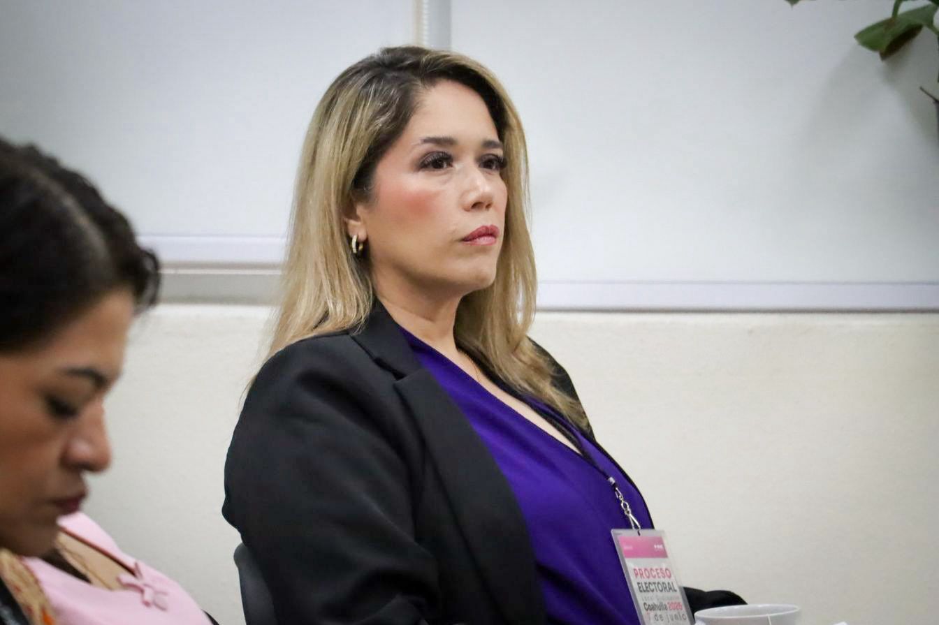 Consejera del INE Frida Denisse Gómez Puga explica el proceso de registro de nuevos partidos políticos en México