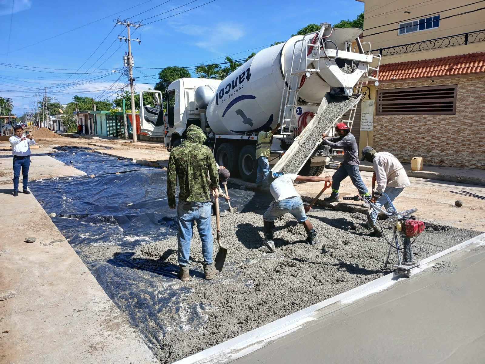 Concluye rehabilitación de drenaje en socavón de colonia Del Bosque; avanza pavimentación
