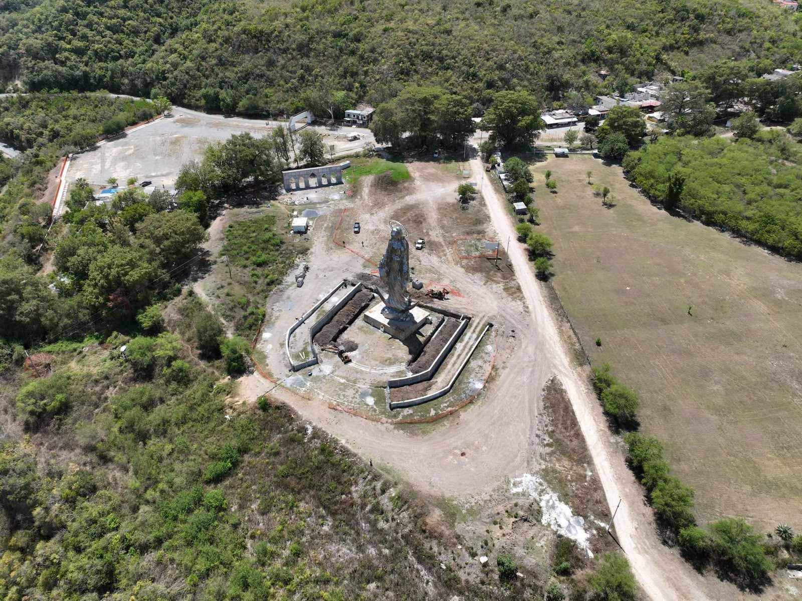 Obras Públicas concluye primera etapa de la plazoleta de la Virgen del Chorrito en Hidalgo