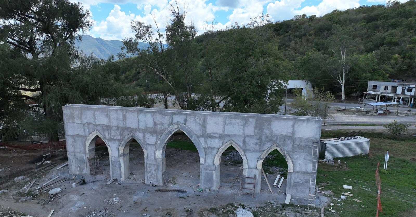 Obras Públicas concluye primera etapa de la plazoleta de la Virgen del Chorrito en Hidalgo