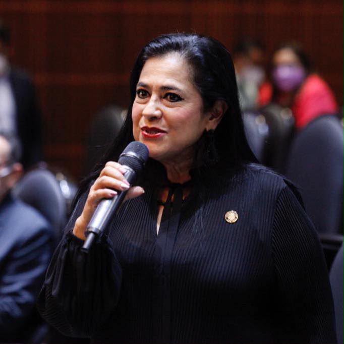 Diputada Narro Panameño pide regulación de celulares en escuelas con respeto a derechos humanos