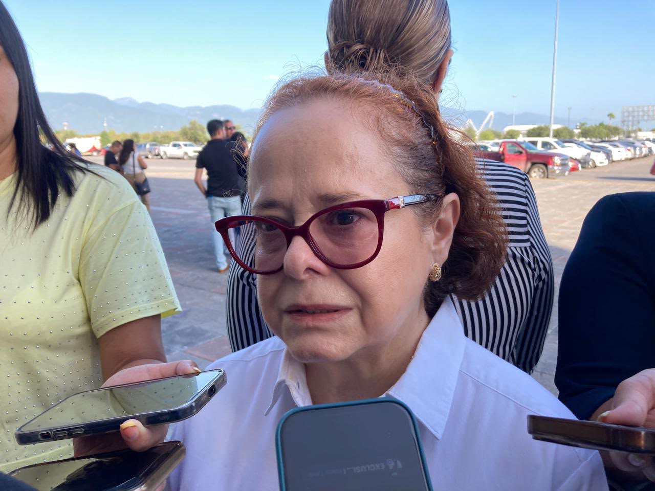 Luisa Eugenia Manatou Galván, secretaria de Administración de Tamaulipas, anuncia quincenas de julio adelantadas a burócratas estatales.